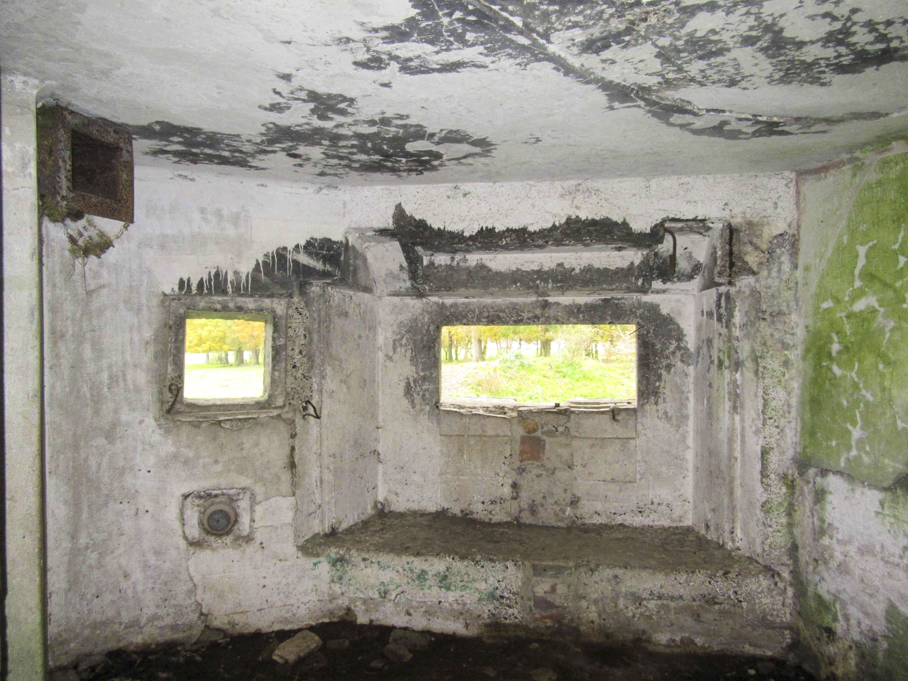 Ligne Maginot - B400 - COLINIERE - (Blockhaus pour canon) - Créneaux - denismdb