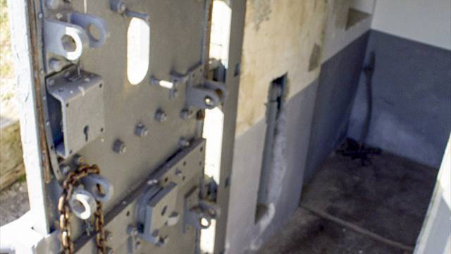 Ligne Maginot - R6B - HOSTE BAS - (Blockhaus pour arme infanterie) - Porte blindée de l'entrée