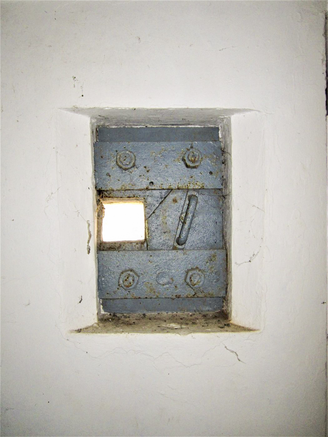 Ligne Maginot - R6B - HOSTE BAS - (Blockhaus pour arme infanterie) - Créneau de défense de l'entrée