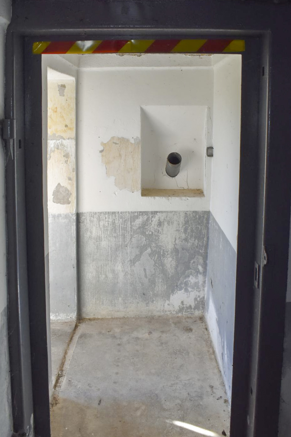 Ligne Maginot - R6B - HOSTE BAS - (Blockhaus pour arme infanterie) - Sas de l'entrée et goulotte à grenades