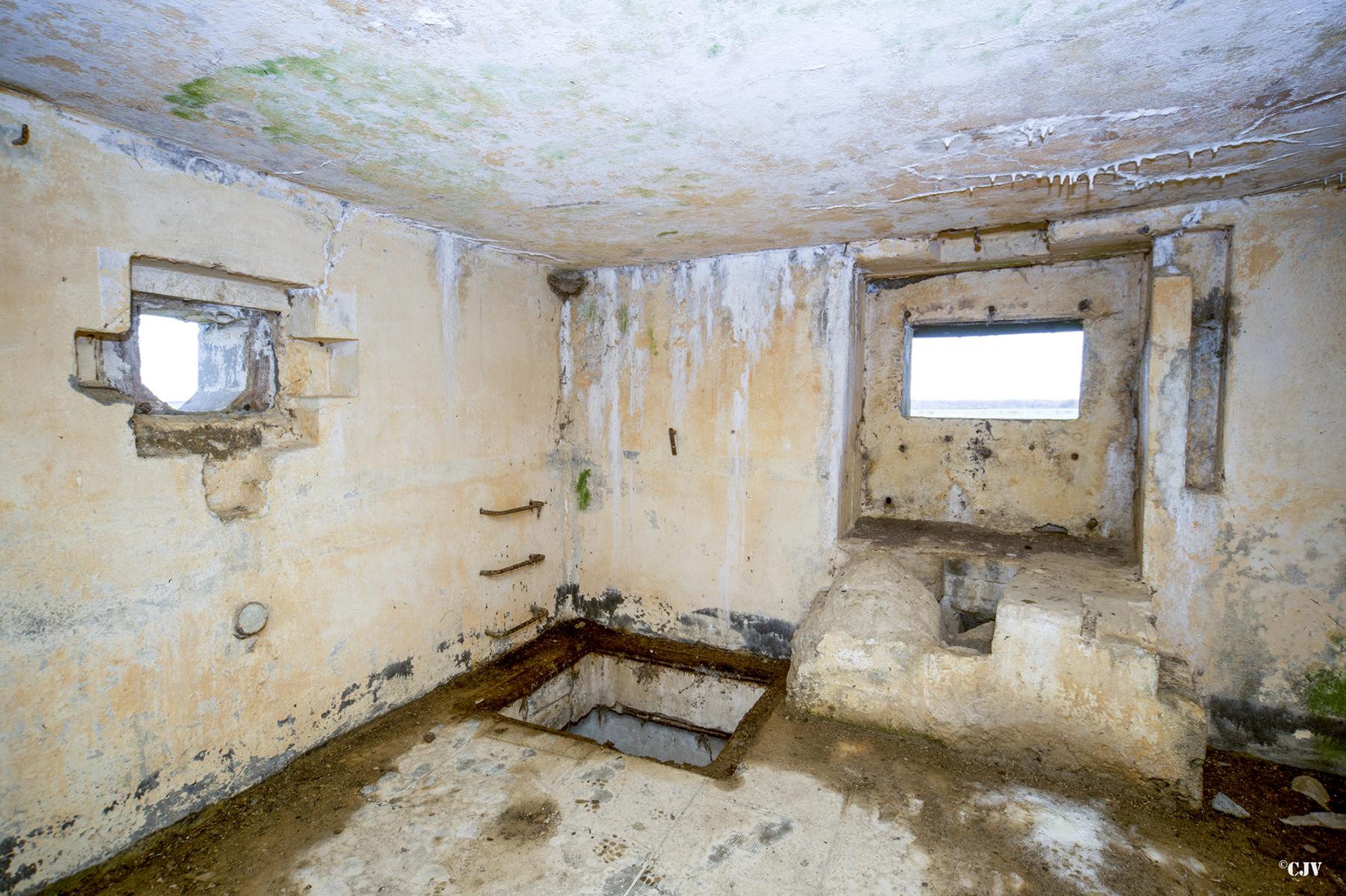 Ligne Maginot - B704 - CHAMPS-ELYSÉES - (Blockhaus pour canon) - L’intérieur du blockhaus est peint en couleur ocre
