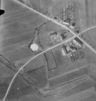 Ligne Maginot - 105 - (Barrage de Route) - Bréhain-la-Cour et Barrage de Route 105 (en bas à gauche)

Vue aérienne - Mission 60 Altitude 2000 - 9 mars 1940 
