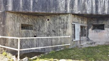 Ligne Maginot - AC1B - MC22 - LA COSTAUDE - (Casemate d'artillerie) - Le créneau du canon de 75 et les deux créneaux de défense rapprochée
