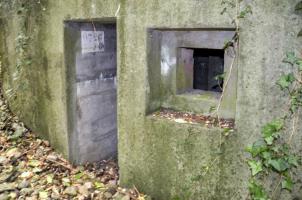 Ligne Maginot - HABERHAEUSER 1 - (Blockhaus pour arme infanterie) - Entrée sans porte ni charnière, et créneau de défense rapprochée