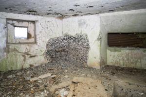Ligne Maginot - B638 - PETIT BOSQUET - (Blockhaus pour canon) - Le blockhaus semble d’être touche par un coup depuis l'arrière