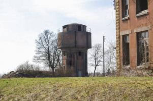 Ligne Maginot - ANGEVILLERS (CAMP) - (Camp de sureté) - Le chateau d'eau desservant le camps et les cités