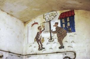 Ligne Maginot - SCHOENENBOURG - (Ouvrage d'artillerie) - Cuisine
La peinture murale de la cuisine dans son état de 1979