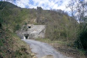 Ligne Maginot - GORDOLON (GN) - (Ouvrage d'artillerie) - Bloc 1
L'entrée de l'ouvrage surmontée du bloc cheminée