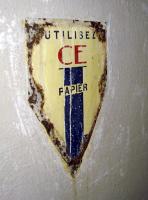 Ligne Maginot - GORDOLON (GN) - (Ouvrage d'artillerie) - Cette plaque située dans les latrines indique l'obligation d'utiliser le papier prévu pour ne pas compromettre le fonctionnement de la fosse septique Asepta