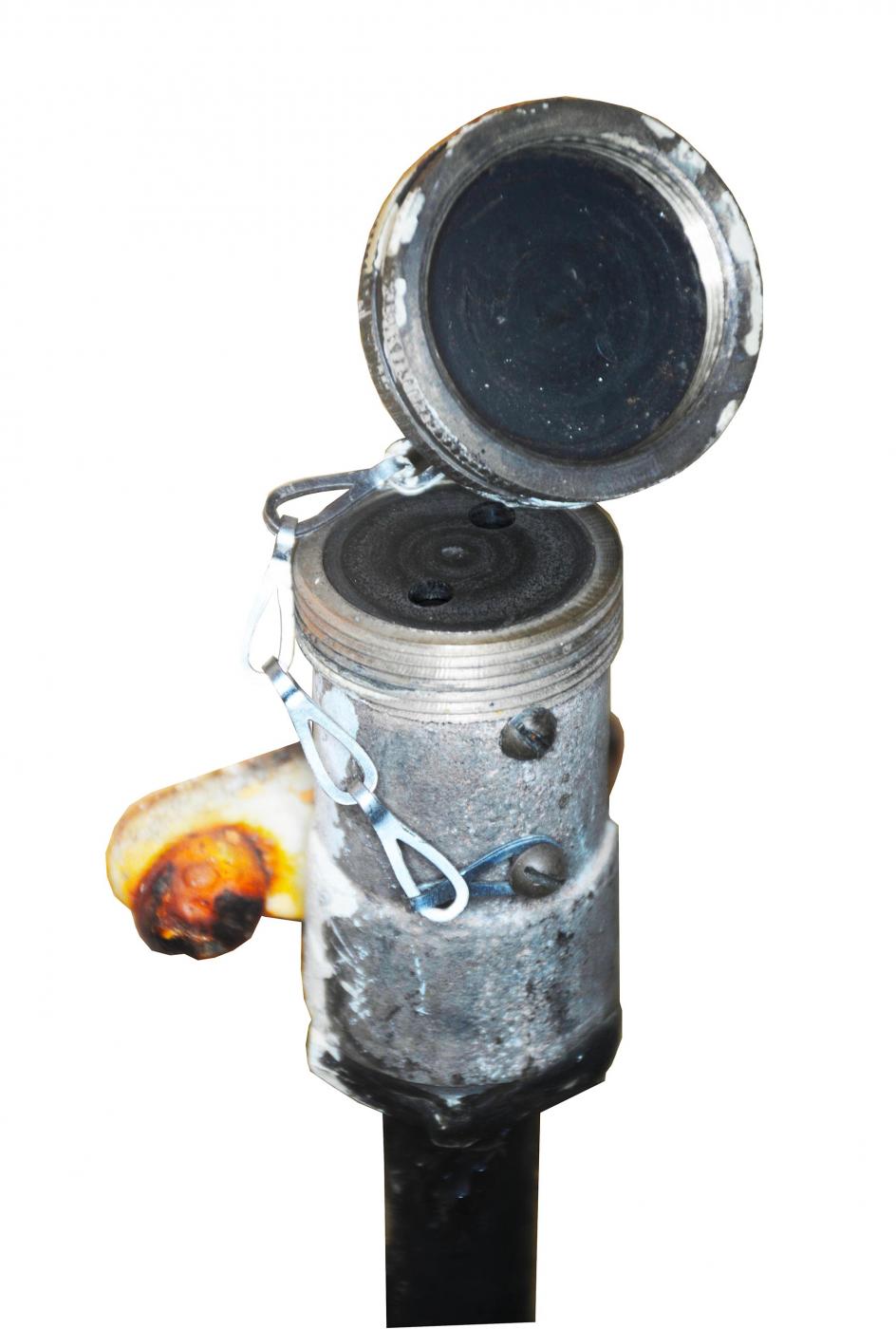 Ligne Maginot - Cloches VP et VDP - Alimentation duperiscope - Prise spécifique fixée dans la cloche pour le raccordement du système d'éclairage des micromètres des périscopes B et C
