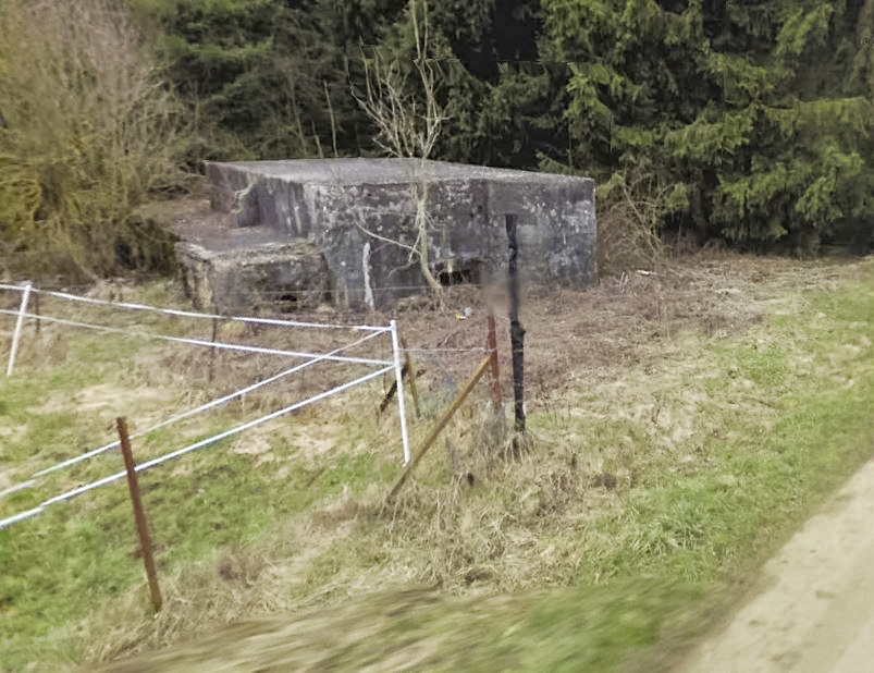 Ligne Maginot - CB286 - PESCH OUEST - (Blockhaus pour arme infanterie) - L'avancée ajoutée au blockhaus est bien visible côté gauche
