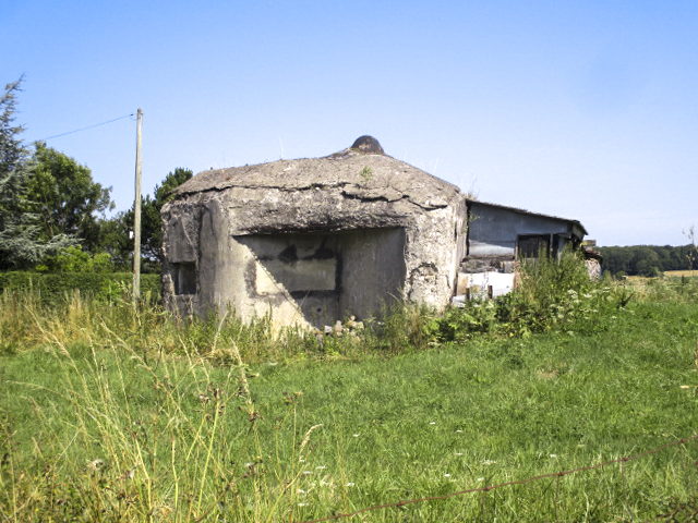 Ligne Maginot - B670 - OSTERGNIES EST - (Blockhaus pour canon) - 