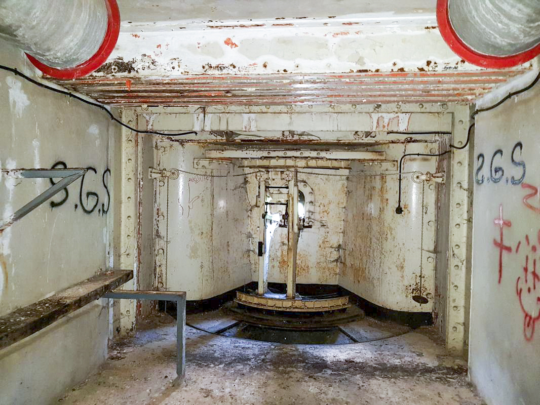 Ligne Maginot - GORDOLON (GN) - (Ouvrage d'artillerie) - Bloc 3
Chambres des 75mm (vides les 2)