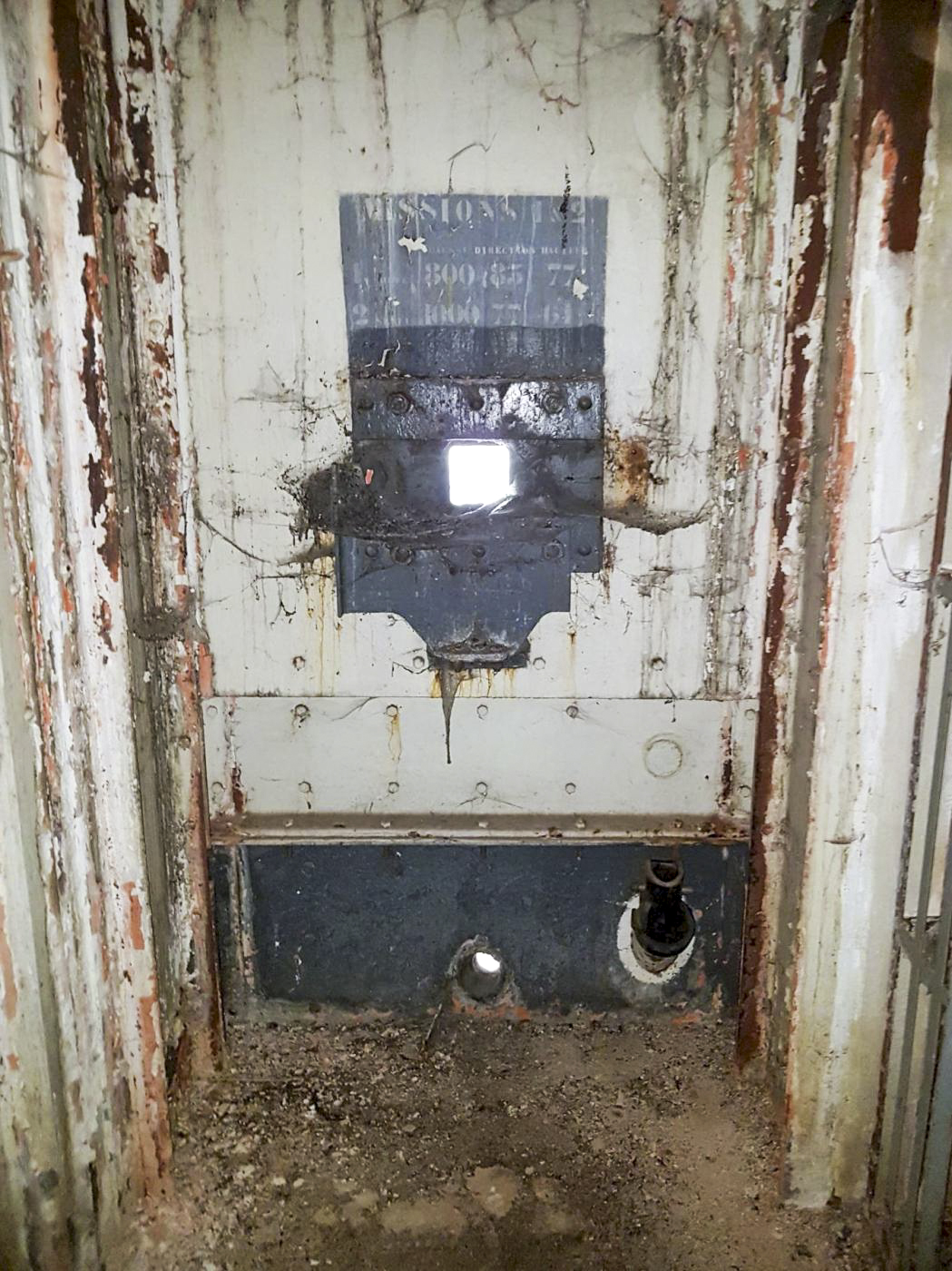 Ligne Maginot - GORDOLON (GN) - (Ouvrage d'artillerie) - Bloc 3
Etage supérieur
Caponnière
Créneau FM