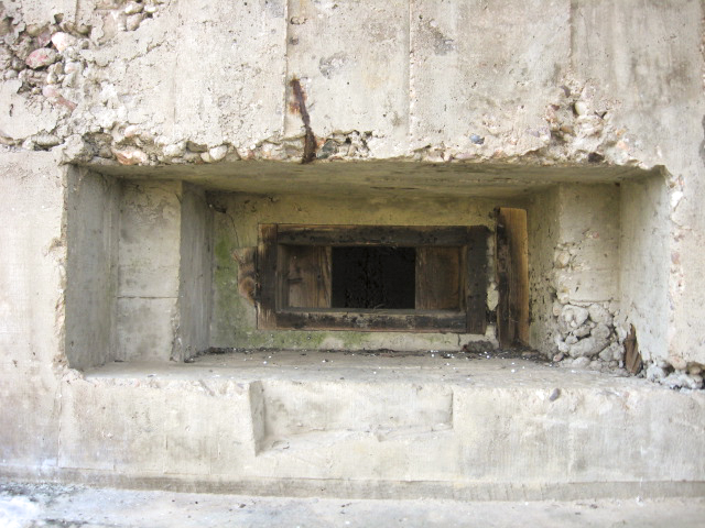 Ligne Maginot - CEZF-4 - SARRE UNION NORD-EST - (Casemate d'infanterie - Double) - Créneau mitrailleuse