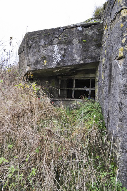 Ligne Maginot - DB26 - (Blockhaus pour canon) - Une visière particulière au dessus du  créneau - Pruzsina jérome