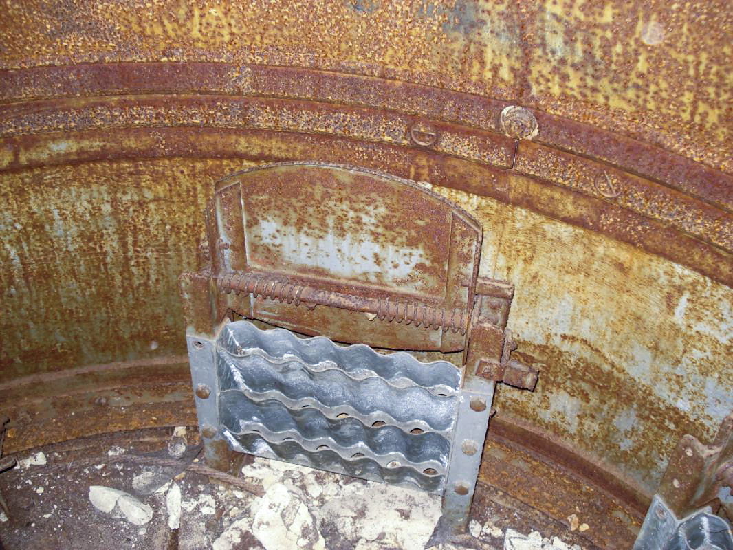 Ligne Maginot - GUERLETTE - (Casemate d'infanterie - double) - Cloche AM, siège et stockage d'obus 25mm