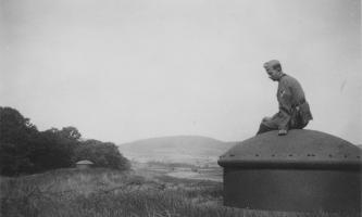 Ligne Maginot - IMMERHOF - A10 - (Ouvrage d'infanterie) - Un soldat allemand sur la tourelle du bloc 2
