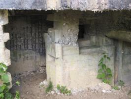 Ligne Maginot - 102 - FOSSE COLIN NOIZET - (Blockhaus lourd type STG / STG-FCR - Double) - Entrée des hommes et son créneau de défense.