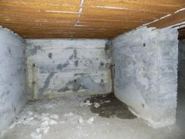 Ligne Maginot - LA BERLIERE (55° CA) - (PC de Secteur) - Vue du moitié d'une bureau/salle typique (vers le nord-est), pris du couloir central