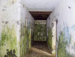 Ligne Maginot - GRAND PAQUIS - (Casemate d'artillerie) - Pris de l'entrée hommes