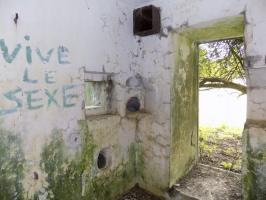 Ligne Maginot - GRAND PAQUIS - (Casemate d'artillerie) - Créneau FM vers l'est et l'entrée hommes