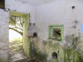 Ligne Maginot - GRAND PAQUIS - (Casemate d'artillerie) - L'entrée hommes et créneau FM vers l'ouest