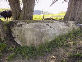 Ligne Maginot - P2 - TERRE LACOUE EST - (Blockhaus pour arme infanterie) - Le fermier a dit qu'il a détruit le bloc Bb129 Reservoir du Paquis Est en 2014...