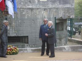 Ligne Maginot - MF10 - M - BOIS DE SAINT MENGES - (Poste GRM - Maison Forte) - Monsieur HAINIGIE Marcel (à droite), seul survivant de la MF10 le 12 mai 1940. 
Photo prise en 2009.