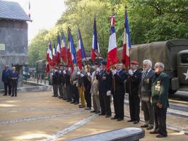 Ligne Maginot - MF10 - M - BOIS DE SAINT MENGES - (Poste GRM - Maison Forte) - Monsieur HAINIGIE Marcel (2éme à gauche), seul survivant de la MF10 le 12 mai 1940. 
Photo prise en 2009.
