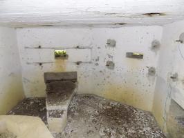 Ligne Maginot - 82BIS - LA NIVRAGNE NORD - (Blockhaus pour canon) - Faces gauche l'arrière (créneau Hotchkiss) et gauche frontale, (créneau FM)