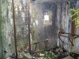 Ligne Maginot - MF15 - R - BOUCHON LOUIS VAL - (Poste GRM - Maison Forte) - Face arrière
L'accès vers l'étage supérieur