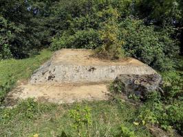 Ligne Maginot - R9 - AILLICOURT - (Blockhaus pour arme infanterie) - L'arrière. Noter la protection supplémentaire pour l'entrée.