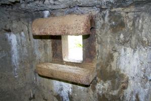 Ligne Maginot - CB337 - GRAND LOT NORD - (Blockhaus pour arme infanterie) - Trémie du créneau mitrailleuse