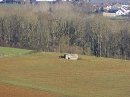 Ligne Maginot - 222 - SAURETERRE OUEST - (Blockhaus pour canon) - Pris du cimetière français, vers Balan