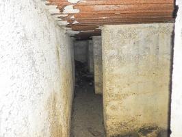 Ligne Maginot - KIBREN - (Abri) - Le couloir intérieur avec la deuxième entrée remblayée au fond.