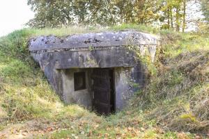 Ligne Maginot - R4B - USINE ELECTRIQUE - (Blockhaus pour arme infanterie) - L'entrée du bloc....celui ci se trouve bien sur un terrain privé