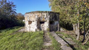 Ligne Maginot - DIGUE DE REMERING 1 - R114 - (Blockhaus pour arme infanterie) - Des dalles d'éclatement sont encore visibles sur la digue