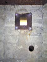 Ligne Maginot - DIGUE DE REMERING 1 - R114 - (Blockhaus pour arme infanterie) - Créneau frontal équipé d'une trémie 1939/1940