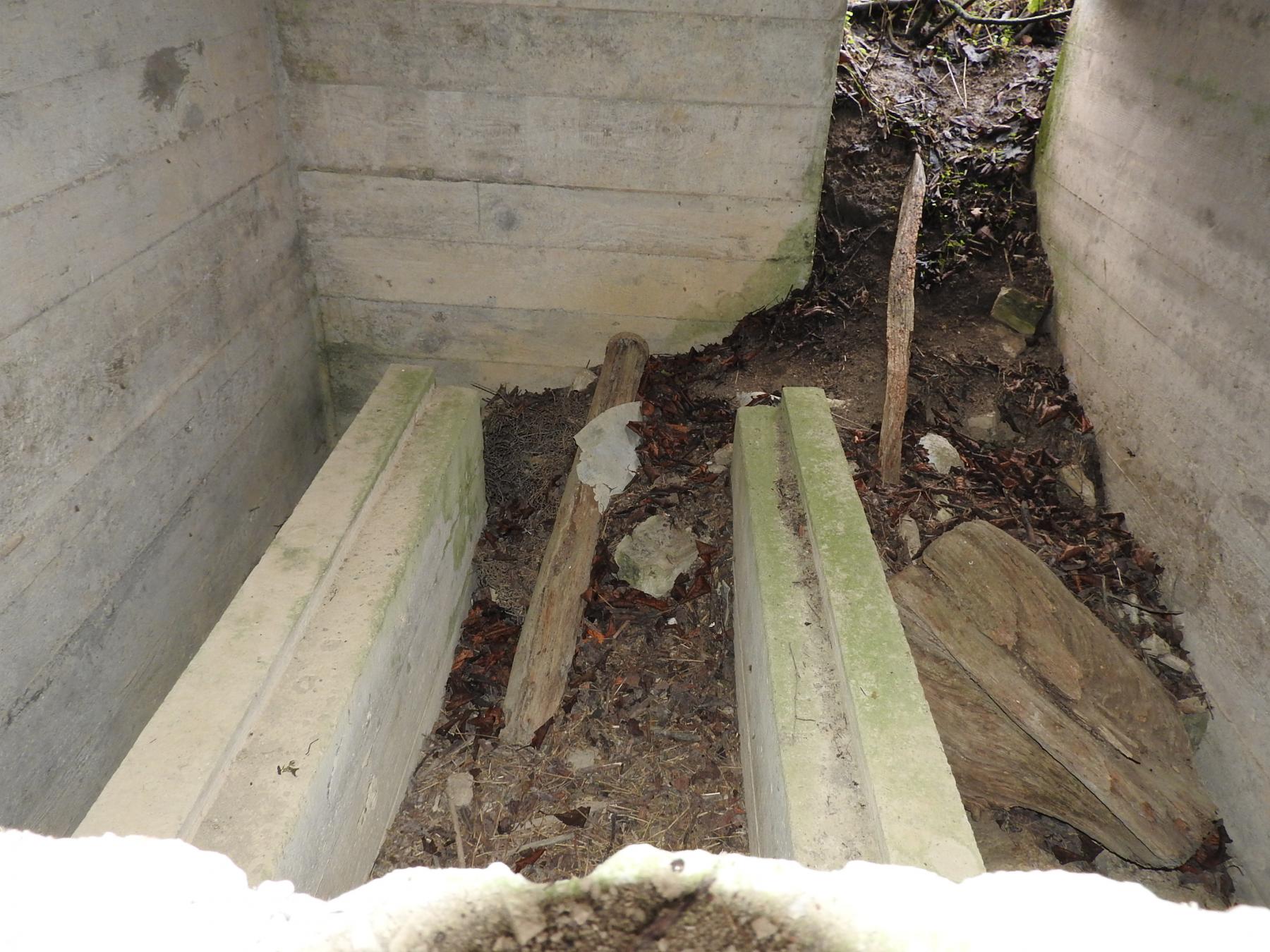 Ligne Maginot - ESCHER OUEST - (Blockhaus pour arme infanterie) - L'intérieur du blockhaus vu par le créneau.