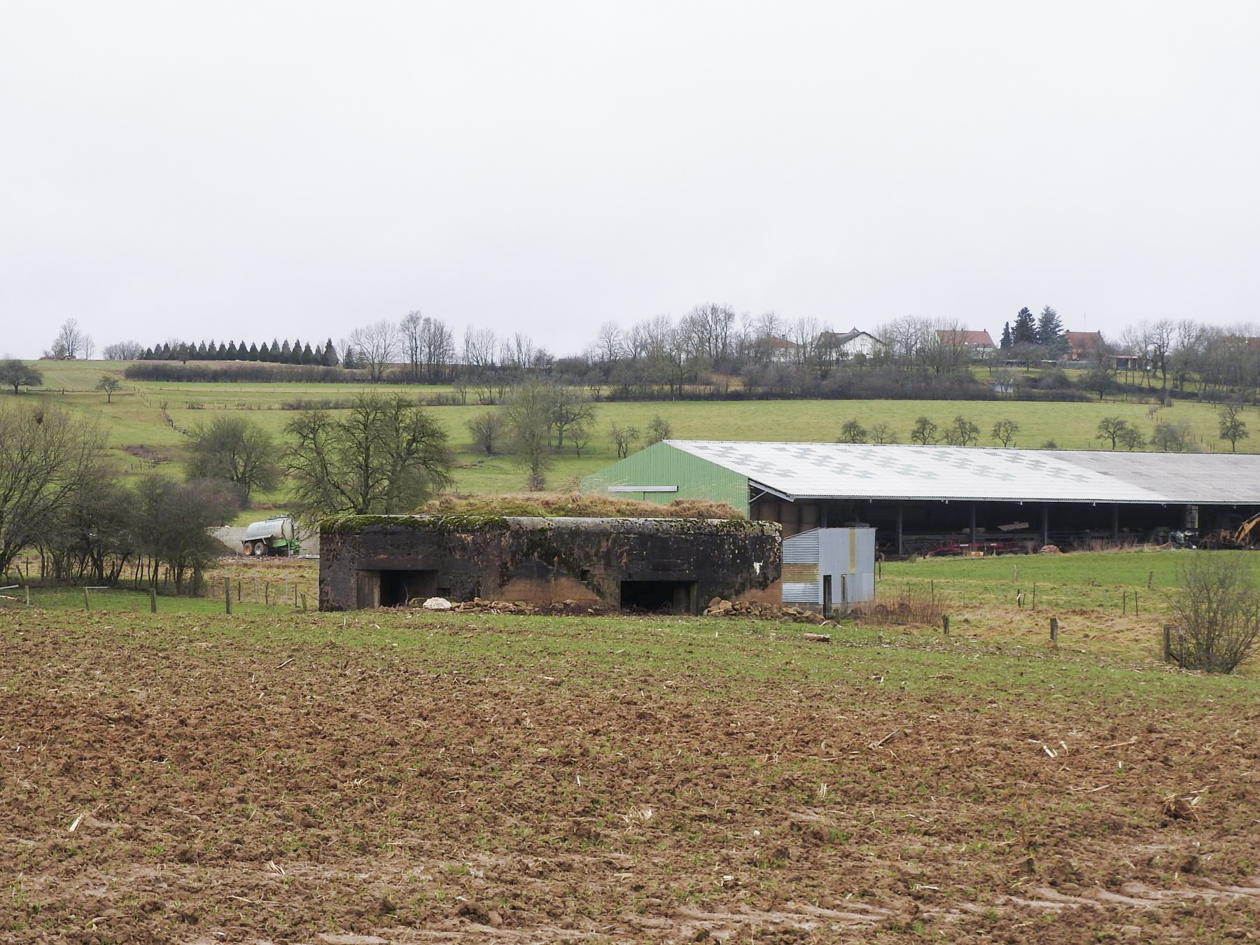 Ligne Maginot - MITTELSMUEHLE OUEST - (Blockhaus pour canon) - Le blockhaus vu depuis l'Est.