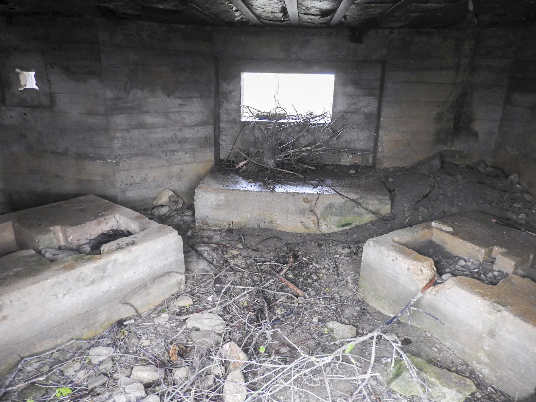 Ligne Maginot - MITTELSMUEHLE OUEST - (Blockhaus pour canon) - La chambre de tir pour le canon anti-char vue depuis l'entrée matériel.