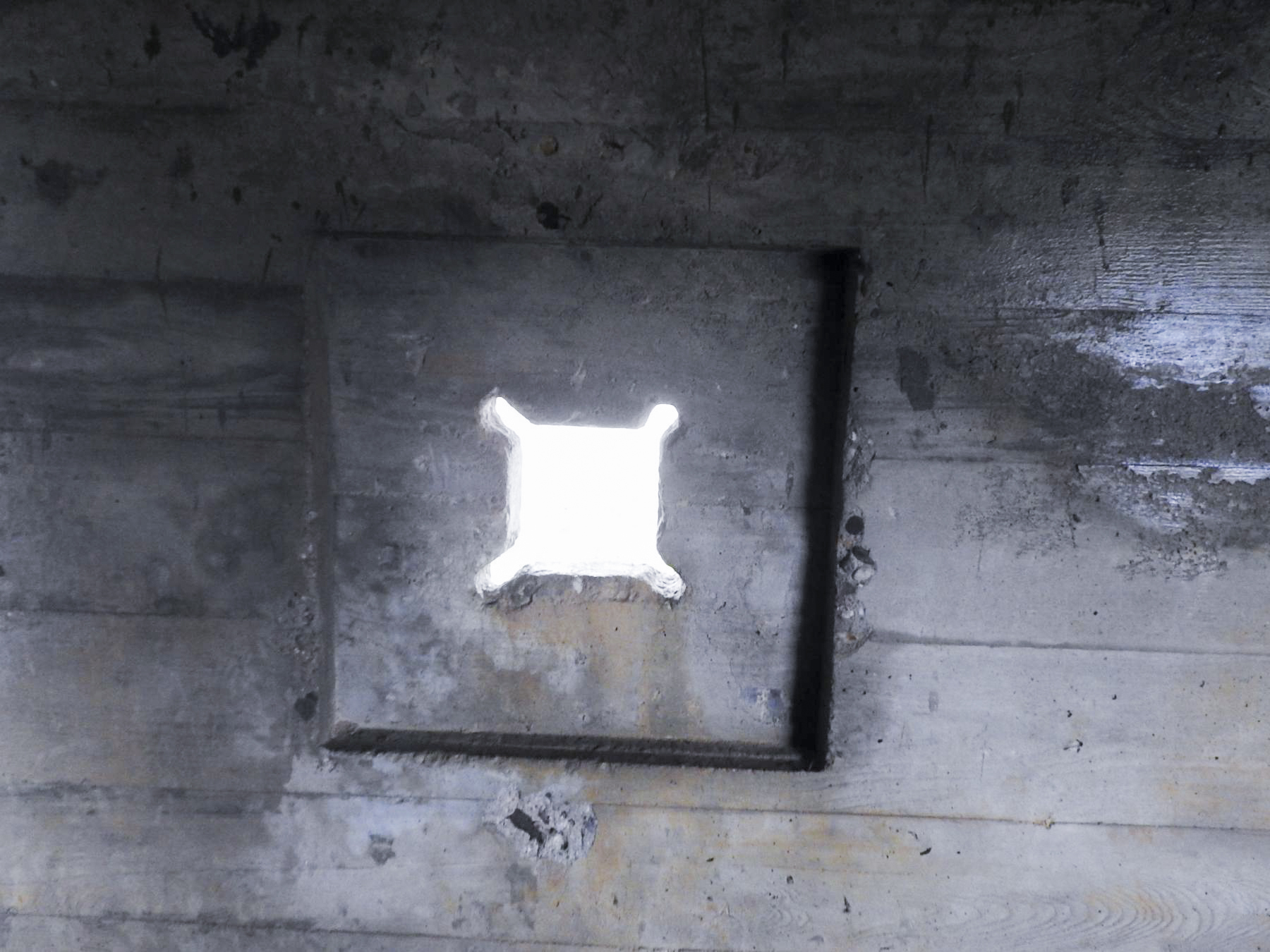 Ligne Maginot - MITTELSMUEHLE OUEST - (Blockhaus pour canon) - Le créneau du FM coaxial.