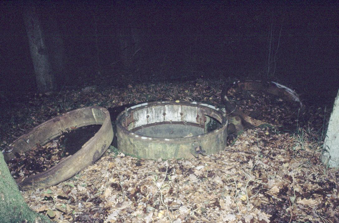 Ligne Maginot - HUEHNERBERG (TD N° 173) - (Cuve pour arme d'infanterie) - La TD n°173, qui était installée dans cet emplacement, dans son état de 1991 avant récupération et valorisation.