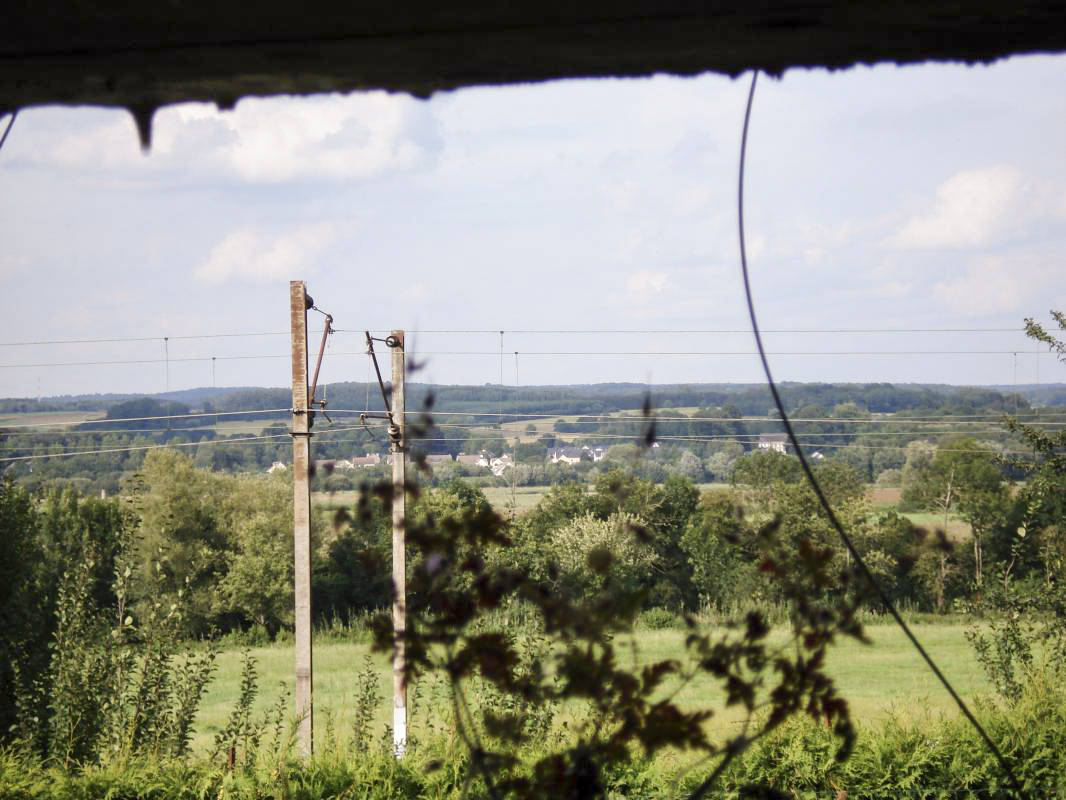 Ligne Maginot - 106 - PONT-MAUGIS - (Blockhaus lourd type STG / STG-FCR - Double) - Vue du créneau d'observation, Balan à l'arrière plan