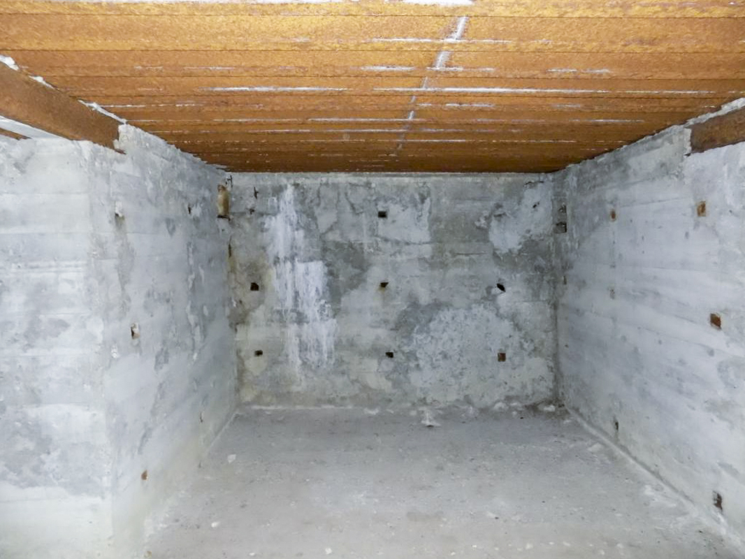 Ligne Maginot - LA BERLIERE (55° CA) - (PC de Secteur) - Vue du moitié d'une bureau/salle typique (vers le nord-est), pris du couloir central