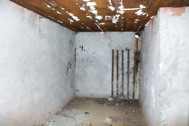 Ligne Maginot - MC30 - STG C - (Casemate d'infanterie - double) - Le local téléphonique  à l'entrée