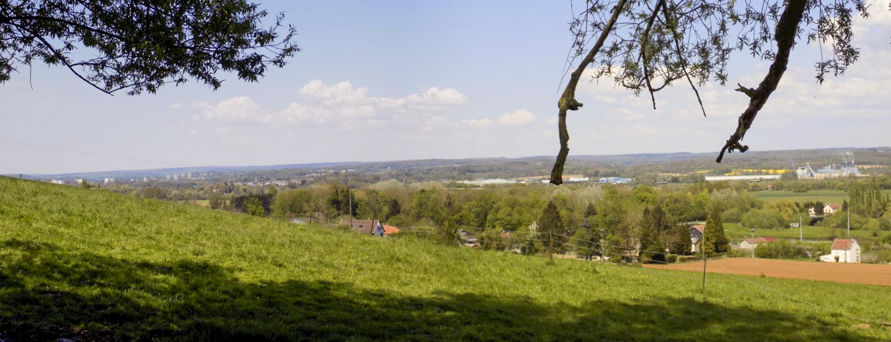 Ligne Maginot - P2 - TERRE LACOUE EST - (Blockhaus pour arme infanterie) - Vue vers le nord; de Sedan à Bazeilles