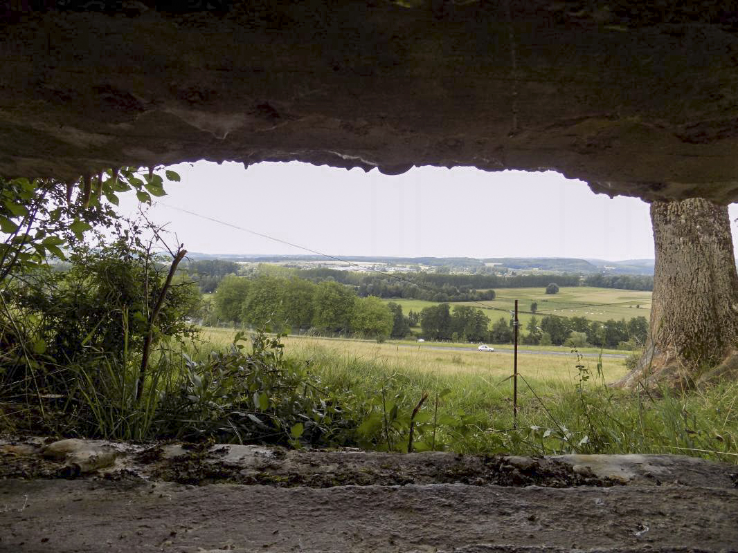 Ligne Maginot - C - OUEST DE FRENOIS - (Blockhaus pour canon) - Vue du créneau AC vers le nord-ouest - R Tucker