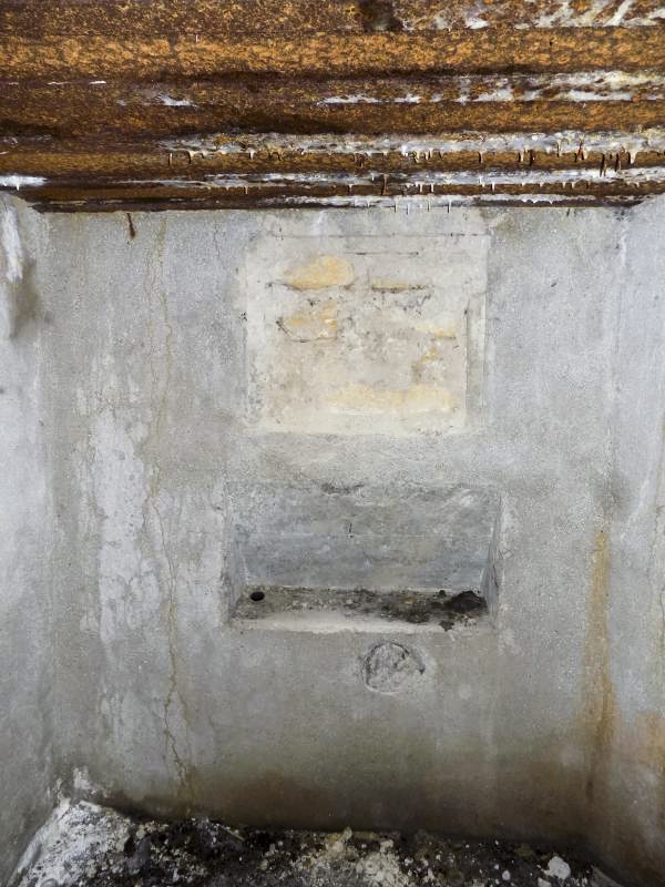 Ligne Maginot - 300 - CANAL DES ARDENNES - (Blockhaus pour arme infanterie) - Face droite, créneau Hotchkiss gauche - R Tucker